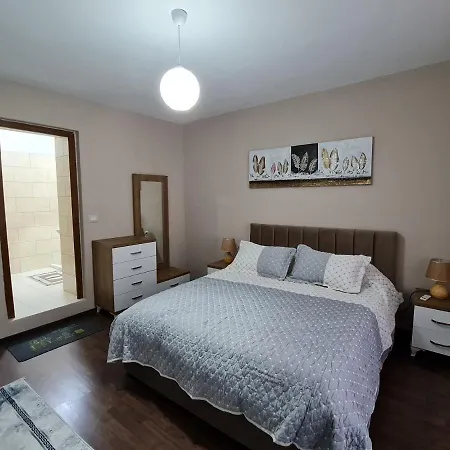 Apartament Jon's *